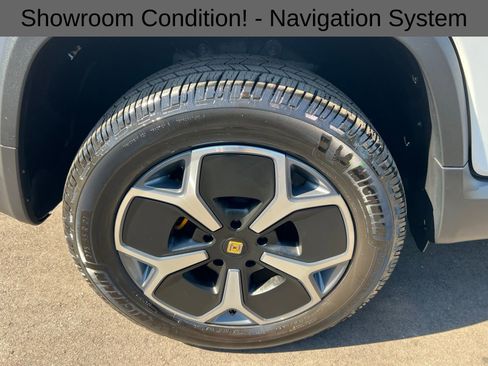 Used 2022 Rivian R1T Adventure image 12