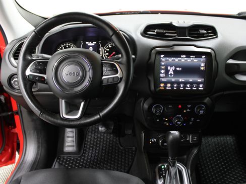 Used 2023 Jeep Renegade Latitude w/ Premium Group image 2