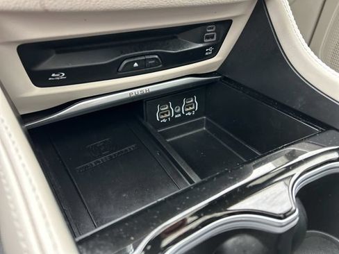 Used 2024 Chrysler Pacifica Limited w/ Uconnect Theater Family Group AWD/4WD image 39