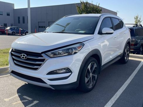 Used 2017 Hyundai Tucson Sport FWD image 2