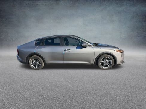 New 2025 Kia K4 LXS image 25