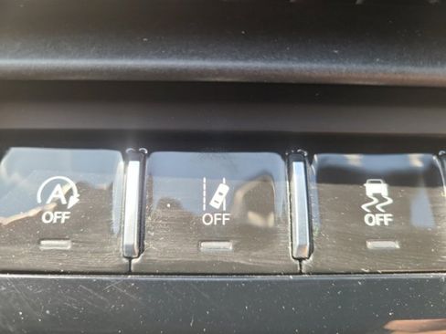 Used 2021 Jeep Grand Cherokee L Limited AWD/4WD image 32