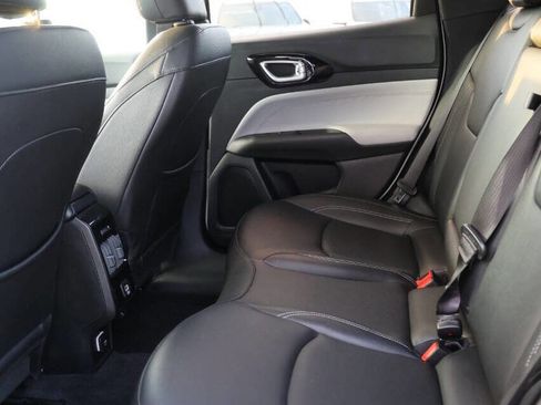 Used 2025 Jeep Compass Limited image 17