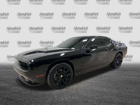 Used 2023 Dodge Challenger SXT w/ Plus Package image 5