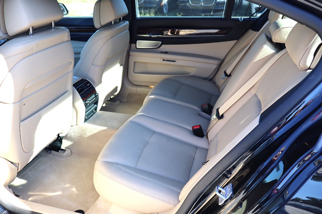 Used 2013 BMW 750Li RWD image 16