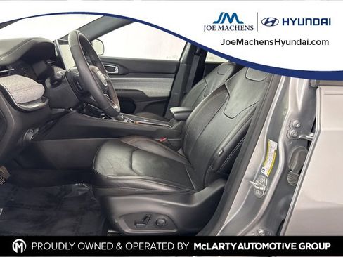 Used 2023 Jeep Compass Latitude image 25