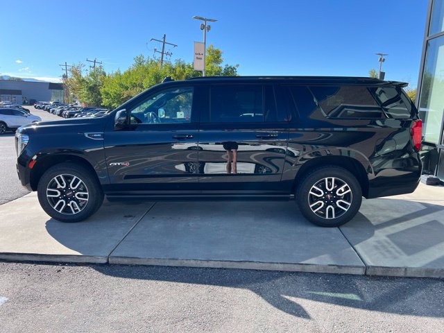 Used 2021 GMC Yukon XL AT4 w/ AT4 Premium Plus Package AWD/4WD image 4