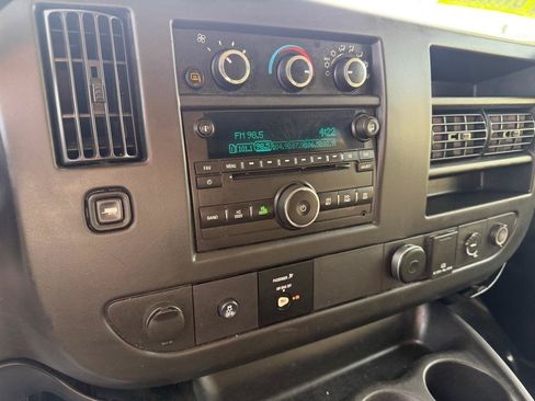 Used 2017 Chevrolet Express 3500 LS RWD image 25