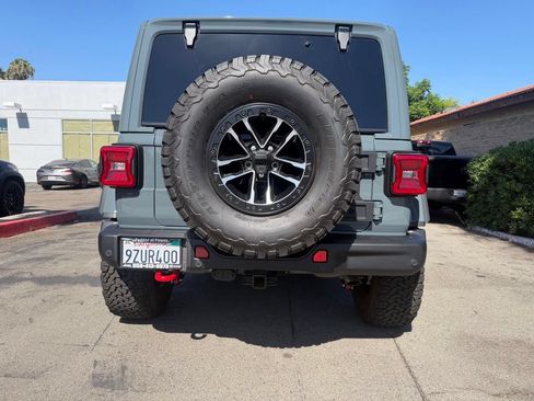 Used 2026 Jeep Wrangler Unlimited Rubicon AWD/4WD image 15
