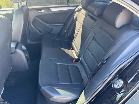 Used 2013 Volkswagen Jetta SE FWD image 14