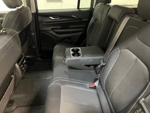 Used 2024 Jeep Grand Cherokee Laredo w/ Luxury Tech Group I AWD/4WD image 27