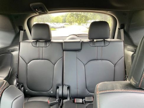 Used 2025 Honda Pilot TrailSport image 4
