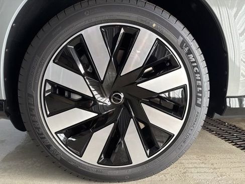 New 2025 Volvo EX90 Plus image 5