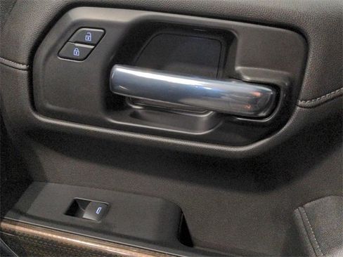 Used 2022 Chevrolet Silverado 1500 RST image 18