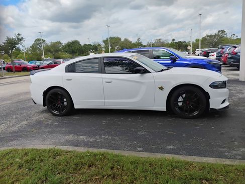 Used 2018 Dodge Charger R/T w/ Blacktop Package RWD image 3