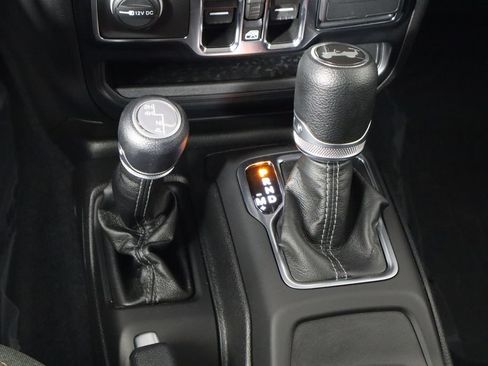 Used 2024 Jeep Wrangler Unlimited Sahara AWD/4WD image 25
