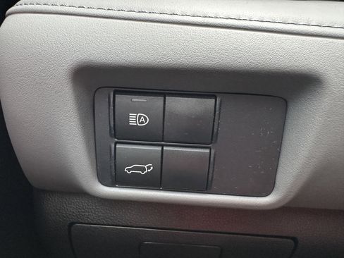 Certified 2021 Toyota Highlander XLE image 19