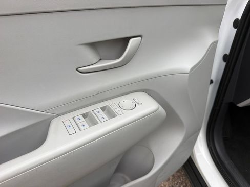 Used 2025 Hyundai Kona SEL FWD image 11