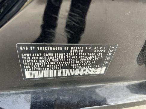 Certified 2025 Volkswagen Jetta SE w/ Sunroof Package image 32