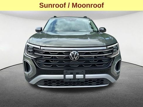 Used 2025 Volkswagen Atlas Peak Edition SE AWD/4WD image 4