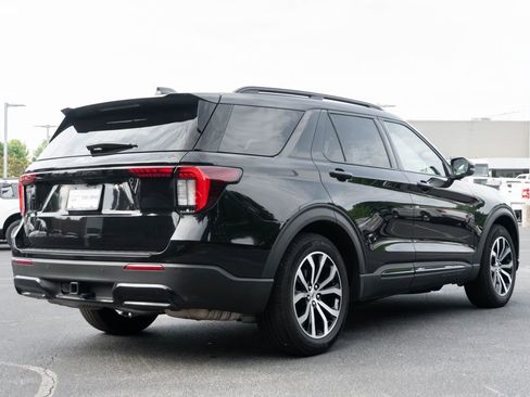Used 2025 Ford Explorer ST-Line RWD image 9