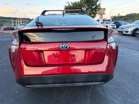 Used 2017 Toyota Prius Three w/ Carpet Mat Package FWD image 7