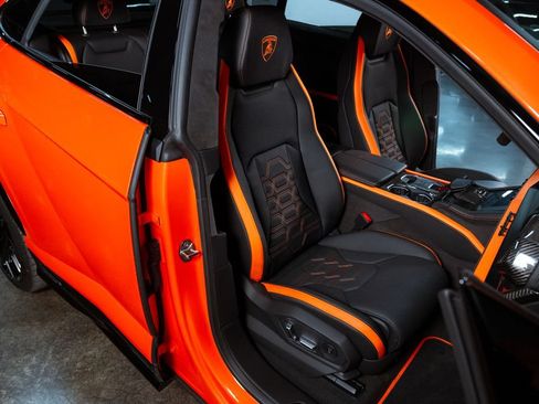 Used 2025 Lamborghini Urus SE AWD/4WD image 18