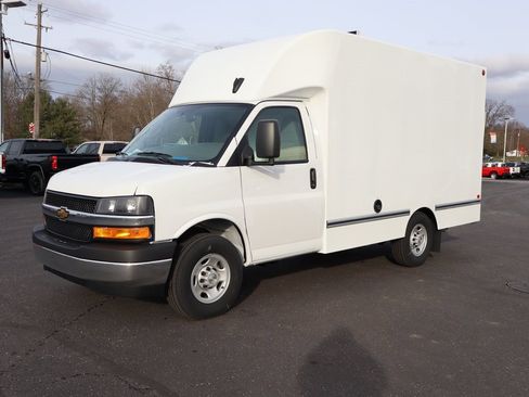 New 2025 Chevrolet Express 3500 w/ Power Convenience Package image 19