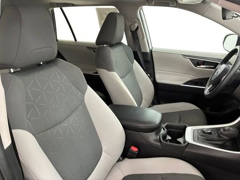 Used 2021 Toyota RAV4 XLE w/ Convenience Package image 14