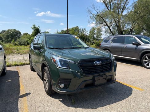 Used 2023 Subaru Forester Premium AWD/4WD image 2