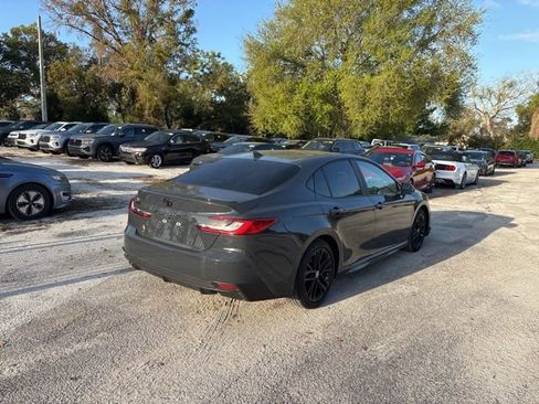 Used 2025 Toyota Camry SE image 4