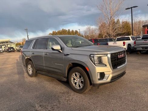 Used 2023 GMC Yukon SLE w/ LPO, Floor Liner Package image 4