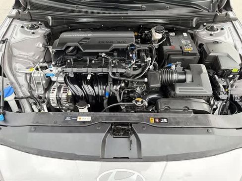 Certified 2025 Hyundai Elantra Limited image 11