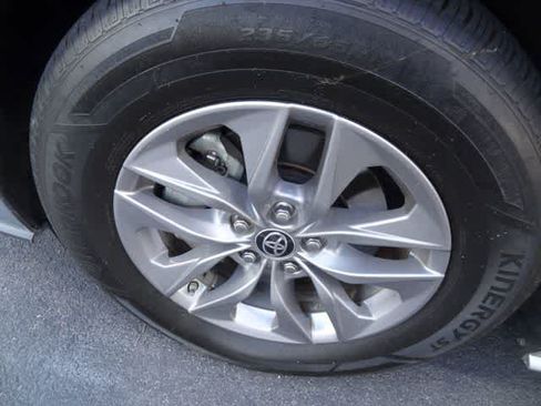 Used 2021 Toyota Sienna LE w/ LE Plus Package FWD image 19