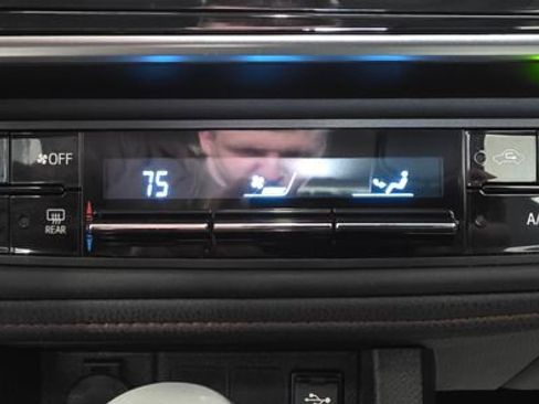 Used 2017 Toyota Corolla image 19