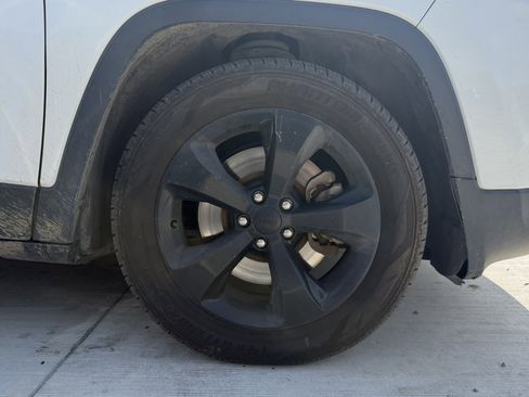 Used 2016 Jeep Cherokee High Altitude FWD image 10