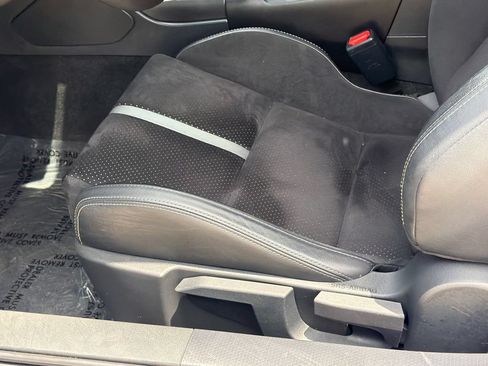 Used 2022 Toyota GR86 Premium RWD image 16