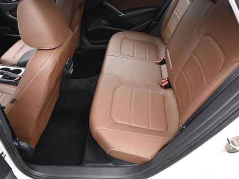 Used 2022 Volkswagen Passat 2.0T SE image 10