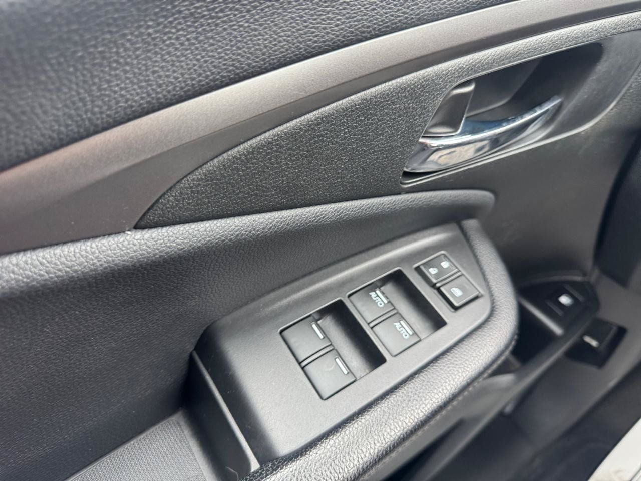 Used 2018 Honda Pilot EX image 18