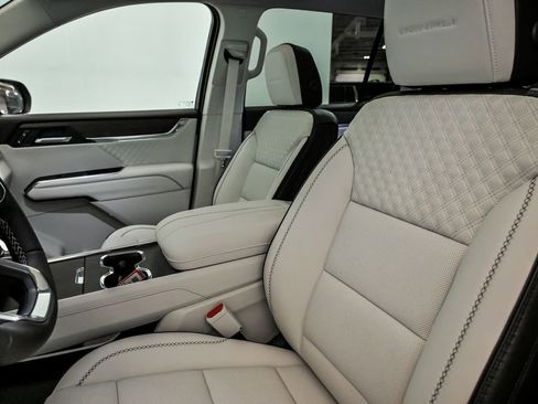 New 2026 GMC Acadia Denali image 9