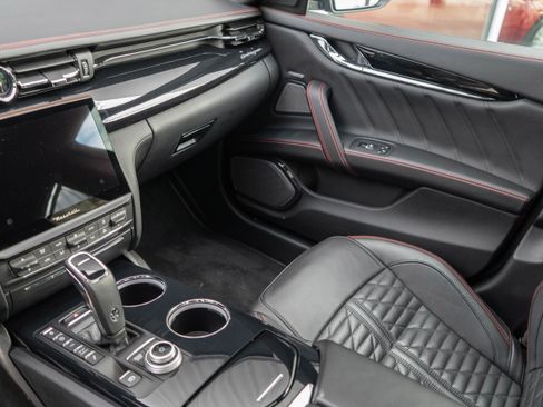 Used 2021 Maserati Quattroporte Trofeo image 15