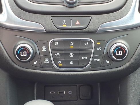 Used 2022 Chevrolet Equinox LT image 27