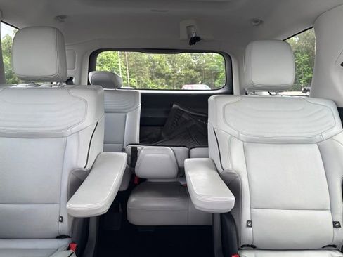 Certified 2025 Ford Expedition Platinum w/ Platinum Ultimate Package AWD/4WD image 11
