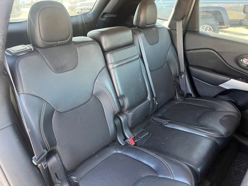 Used 2018 Jeep Cherokee Latitude Plus image 18