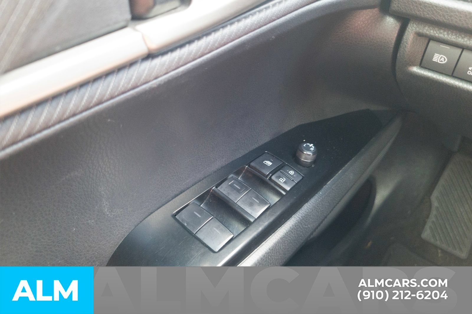 Used 2025 Toyota Camry SE FWD image 33