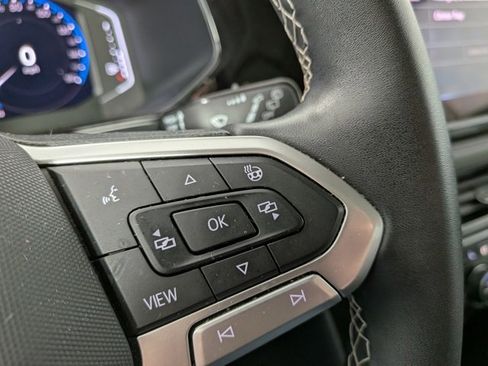 Used 2022 Volkswagen Taos SEL w/ Panoramic Sunroof Package image 7