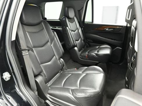 Used 2019 Cadillac Escalade Luxury image 19