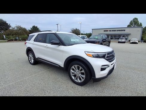 Certified 2024 Ford Explorer XLT w/ Equipment Group 202A AWD/4WD image 2