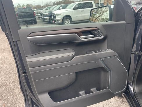 Used 2025 GMC Sierra 1500 SLT image 12