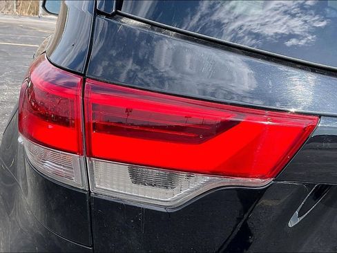 Used 2019 Toyota Highlander XLE image 25